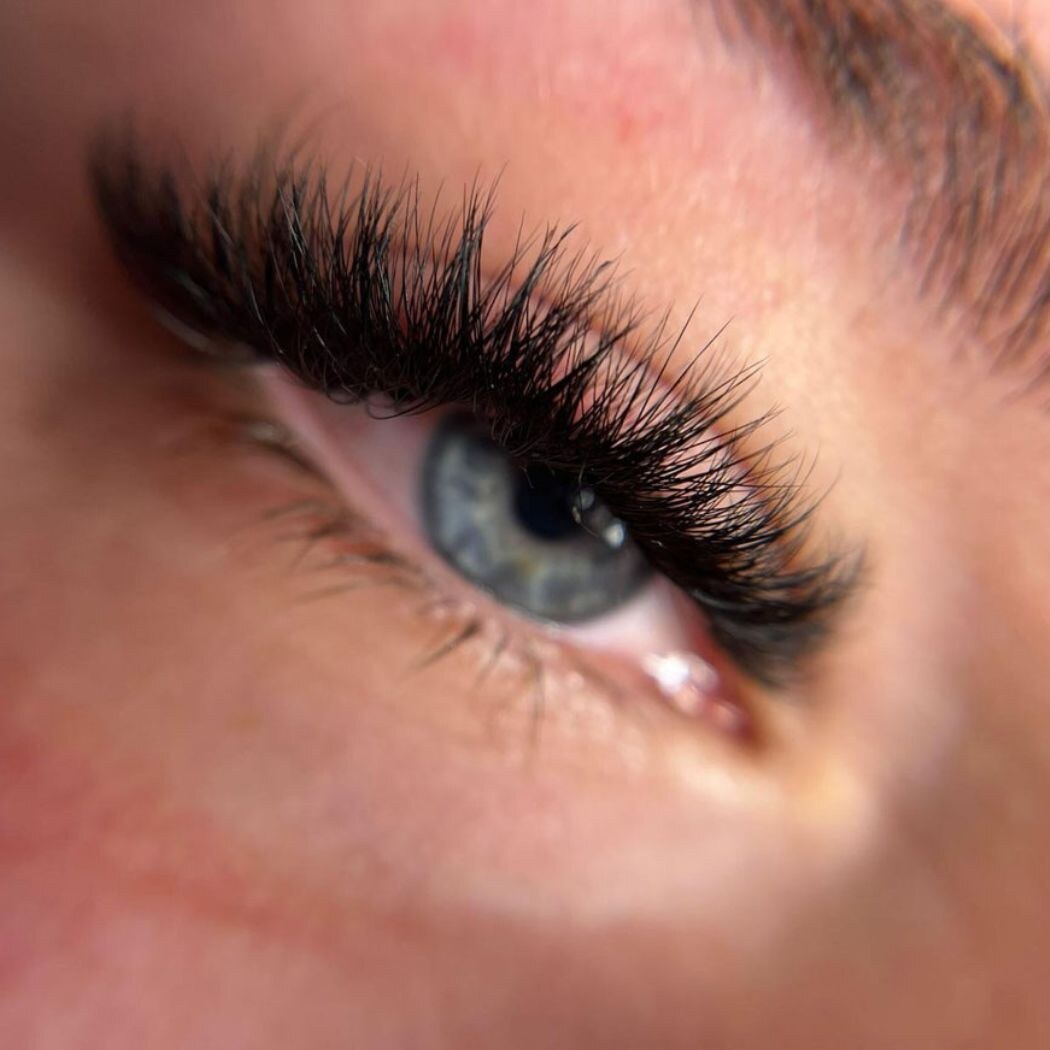 Wimpernverlängerung bei Aesthetik by Ina Zierhut